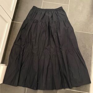Light use! Aritzia Martine Poplin Skirt from Sunday Best collection size M black